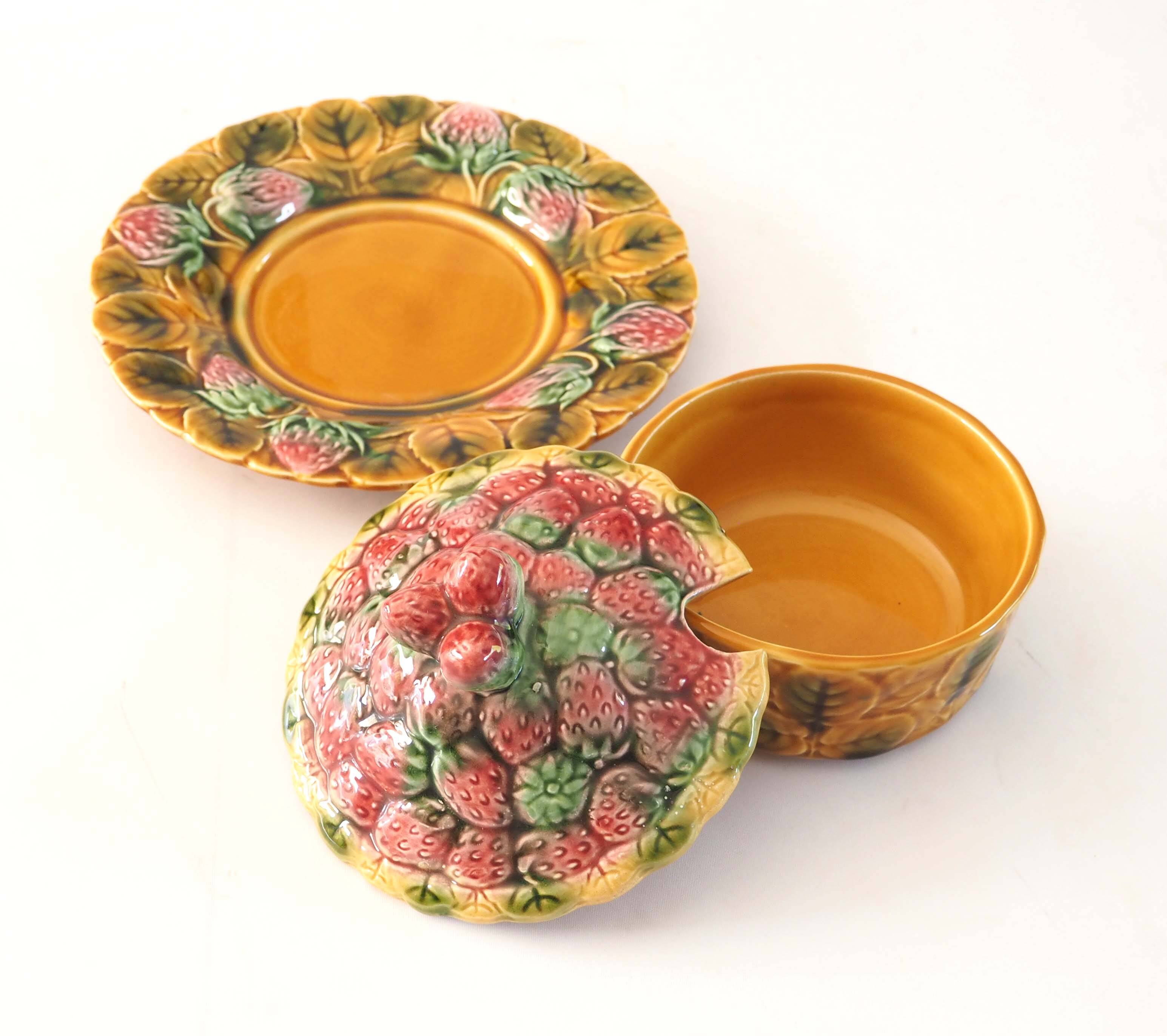 Strawberry slip sugar bowl candy box