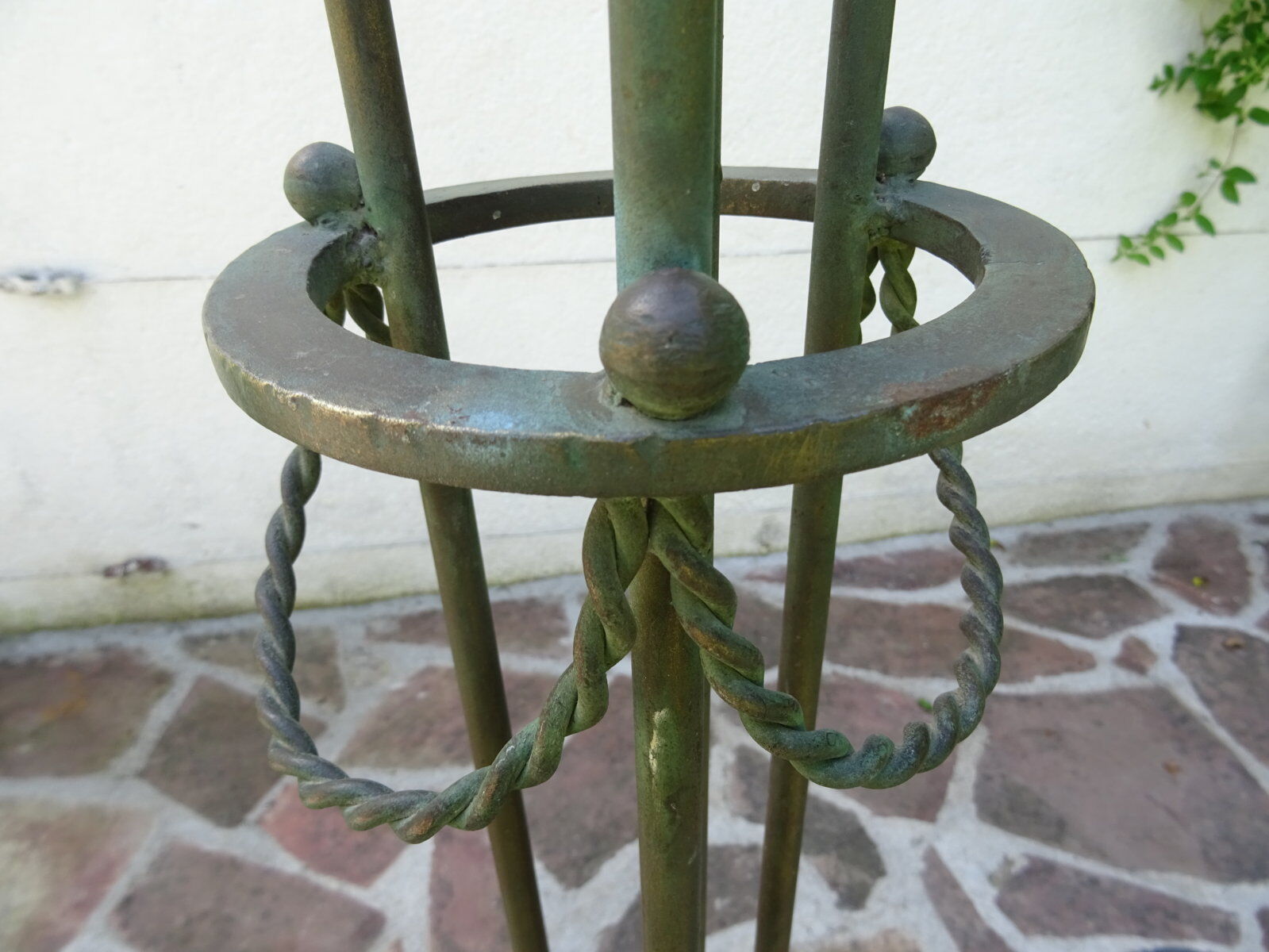 Art deco wrought iron floor lamp with arrows