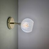 Applique tulipe vintage en verre de Clichy blanc