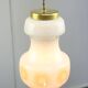 Lampe à suspension italienne en opaline et laiton du milieu du siècle