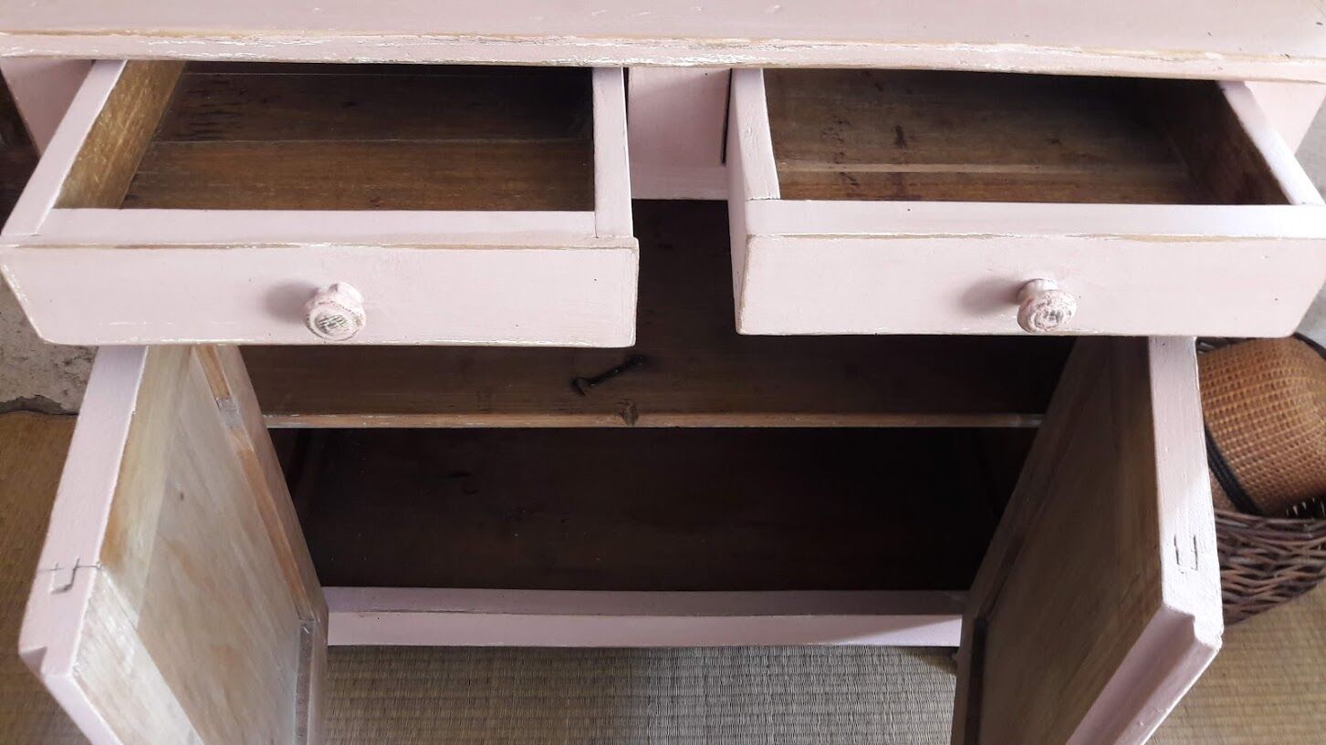 Pink parisian buffet