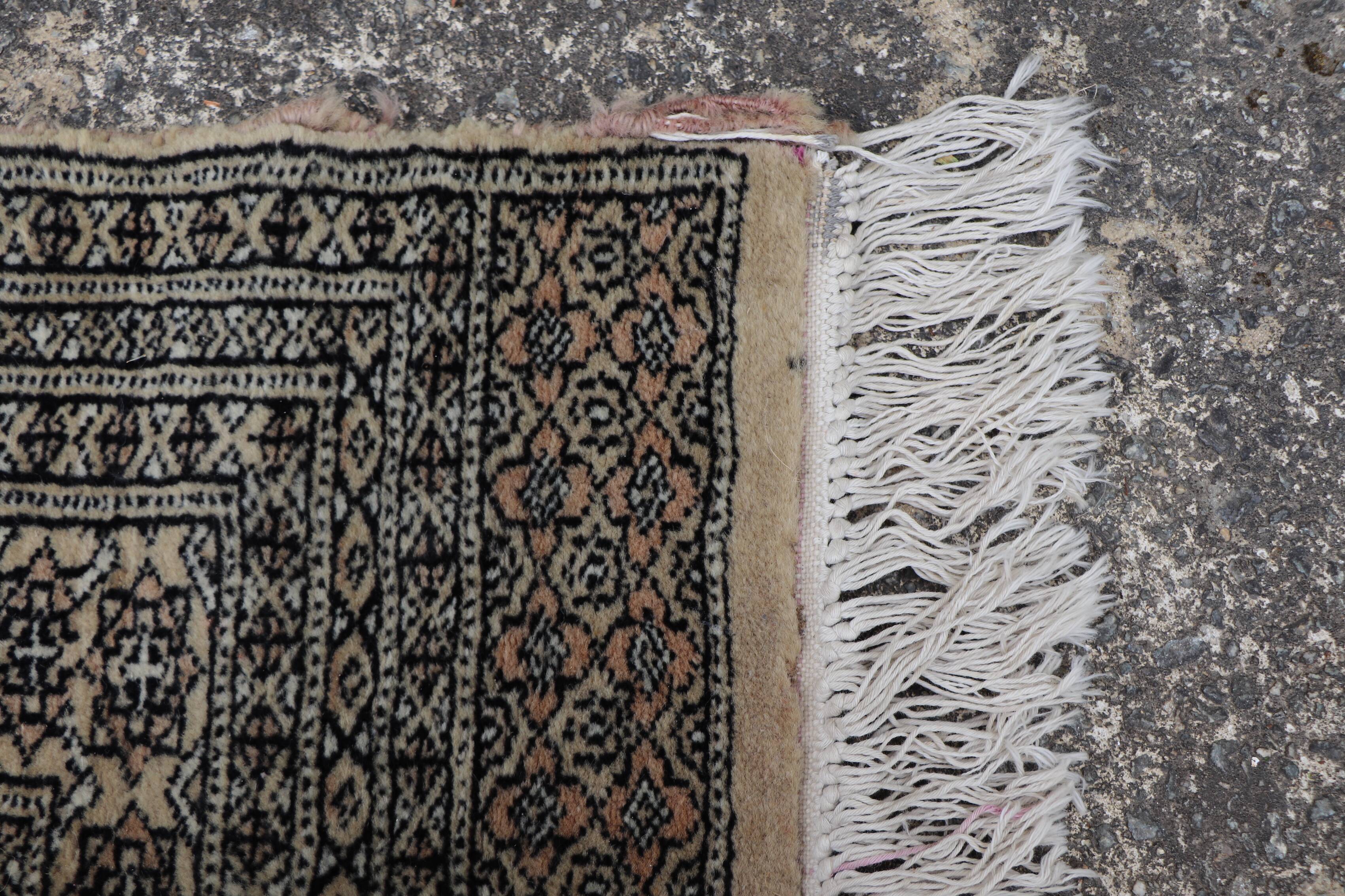 Oriental carpet 195x127cm