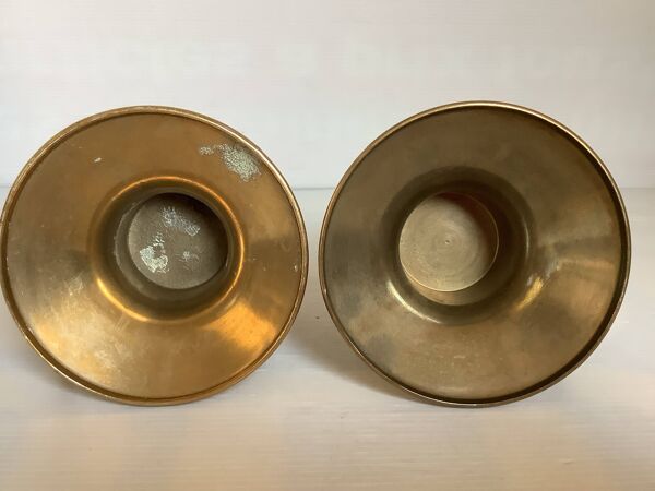 Paire de bougeoirs rat de cave pied tulipe bronze