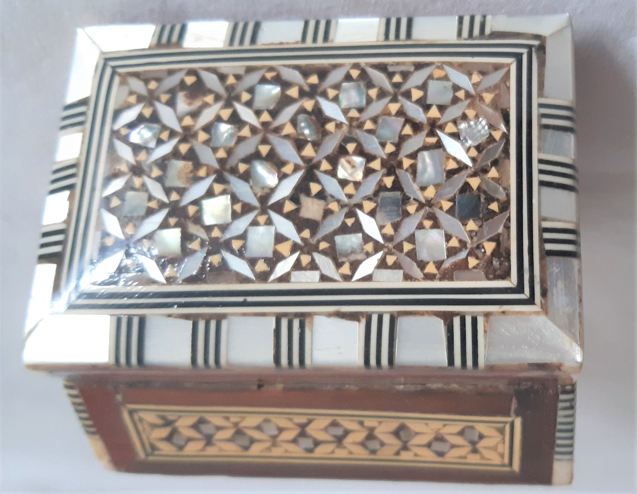 Lot de 2 boîtes en marqueterie nacre