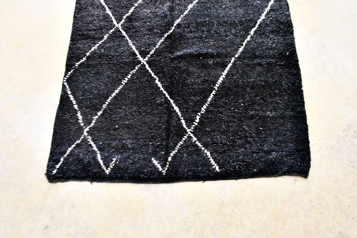 Beni Ouarain black rug 259 x 155 cm New