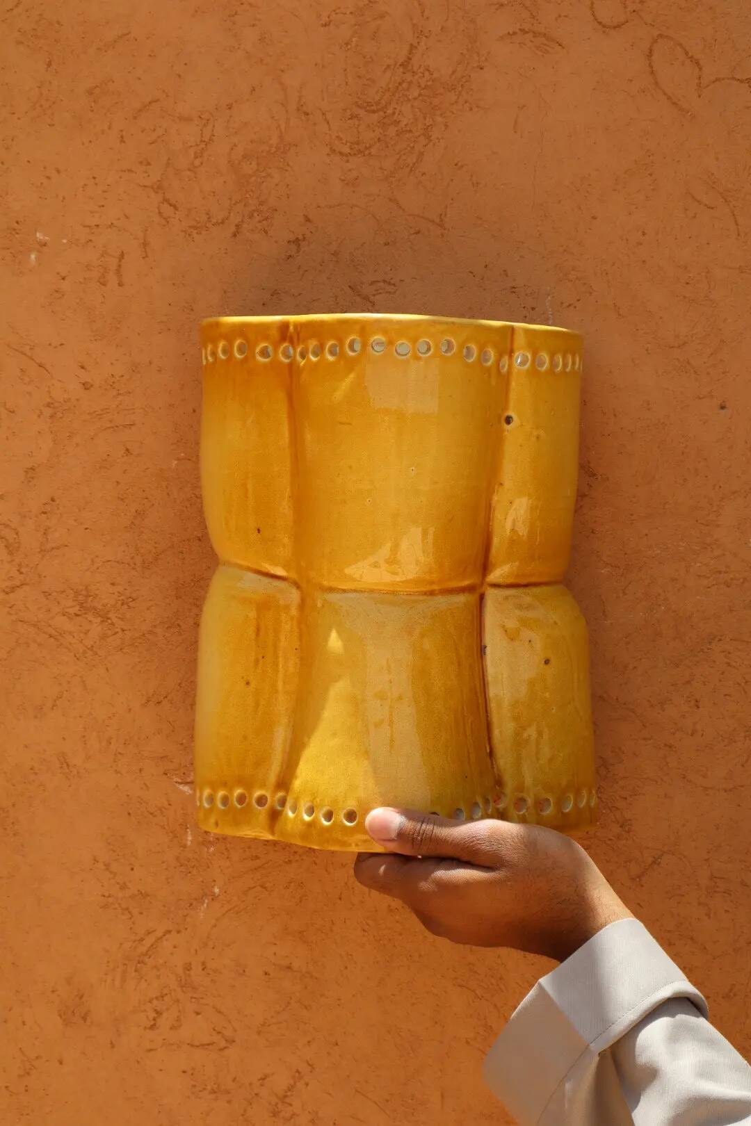 Sculptural wall light in yellow ceramic