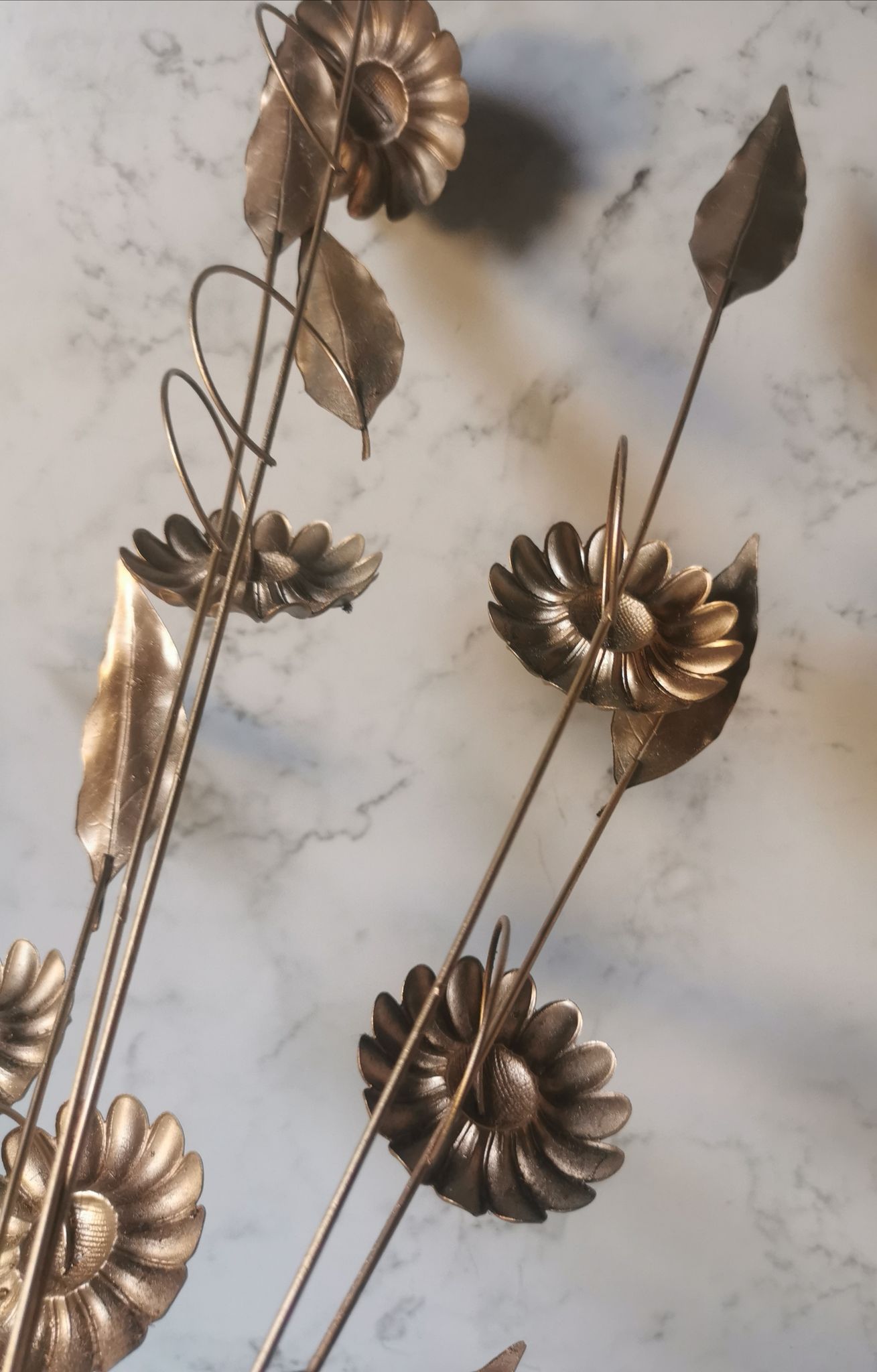 Wall lamp golden metal flowers
