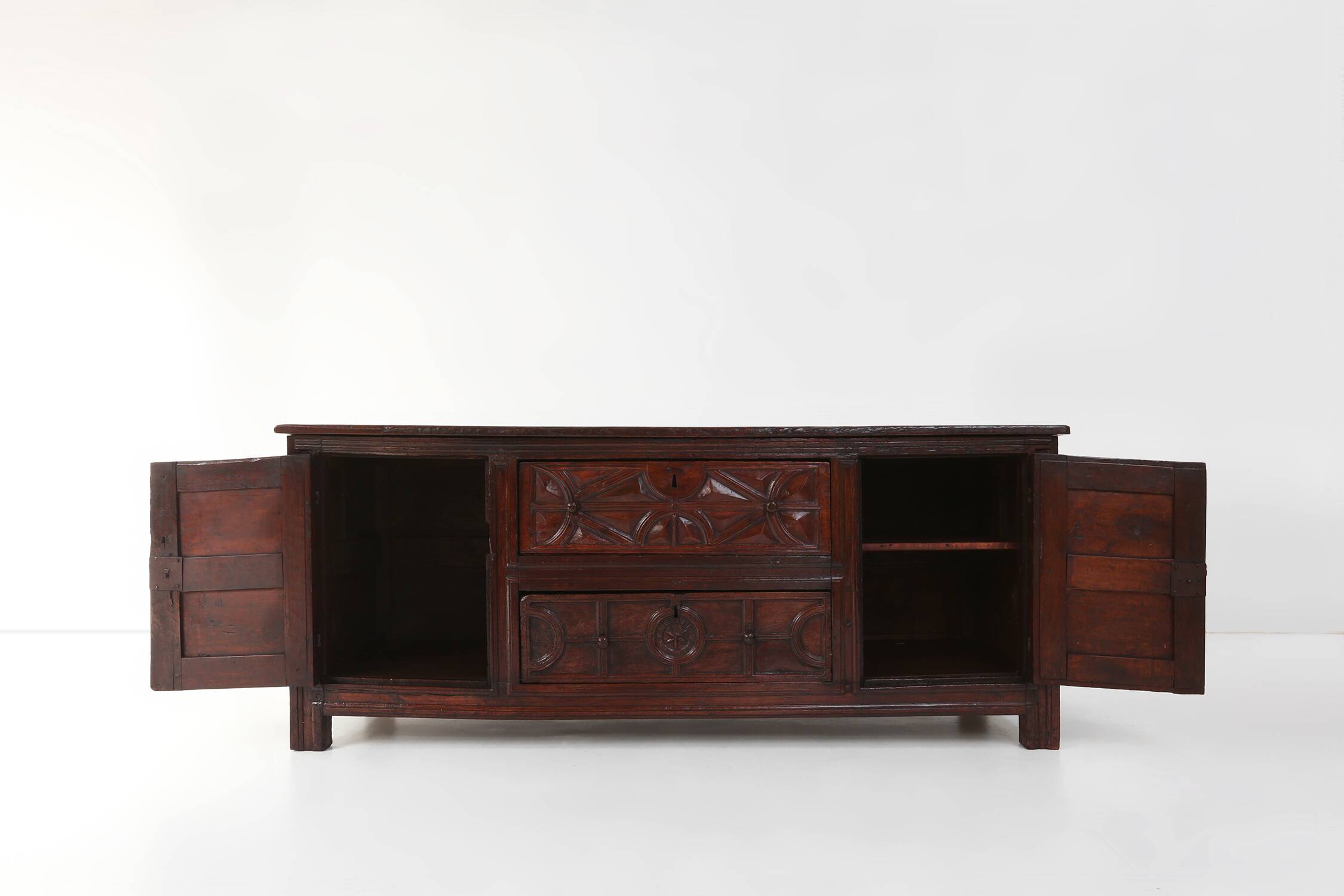 Buffet géométrique français unique du 16ème siècle en chêne