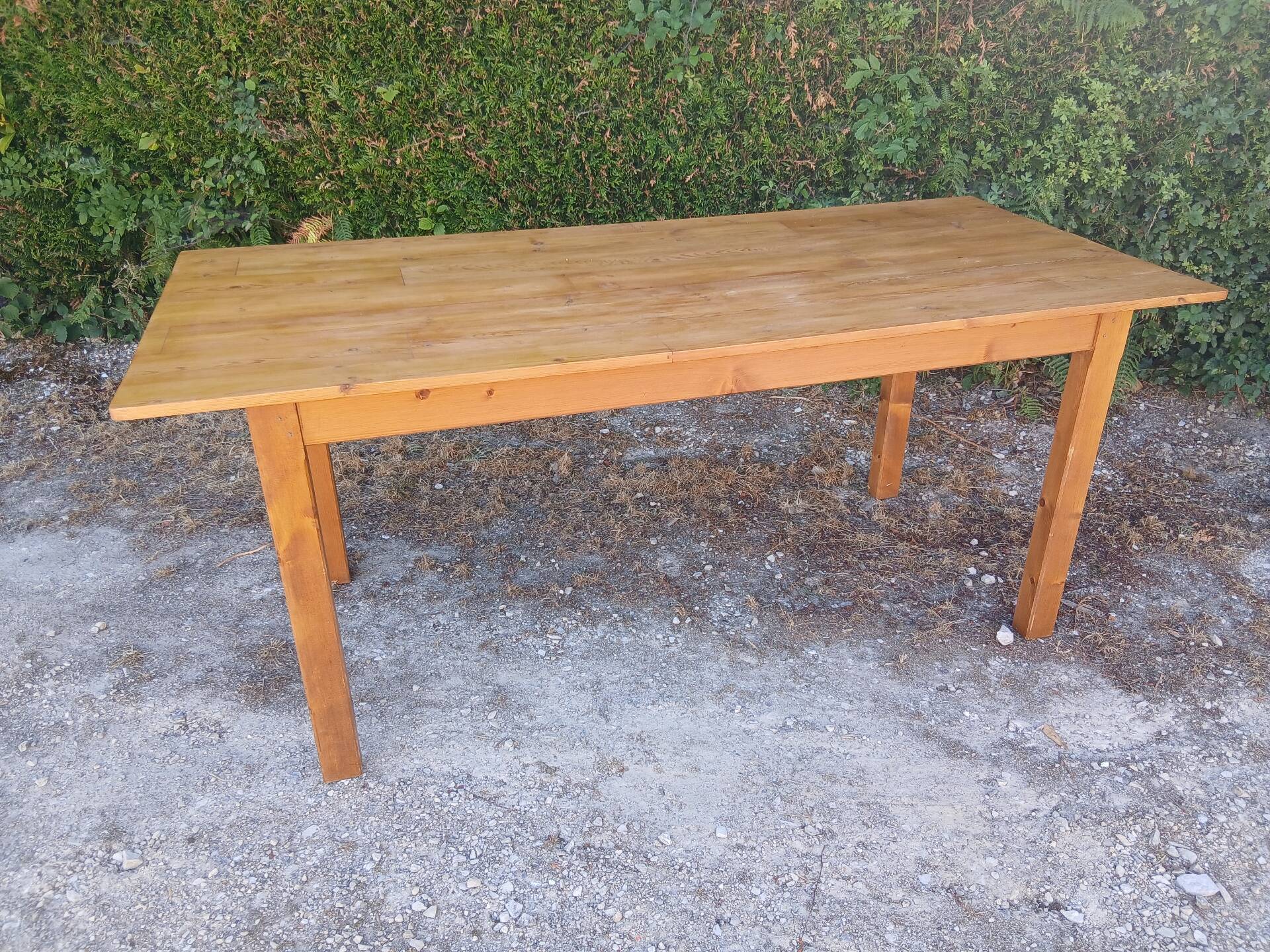 Farm table