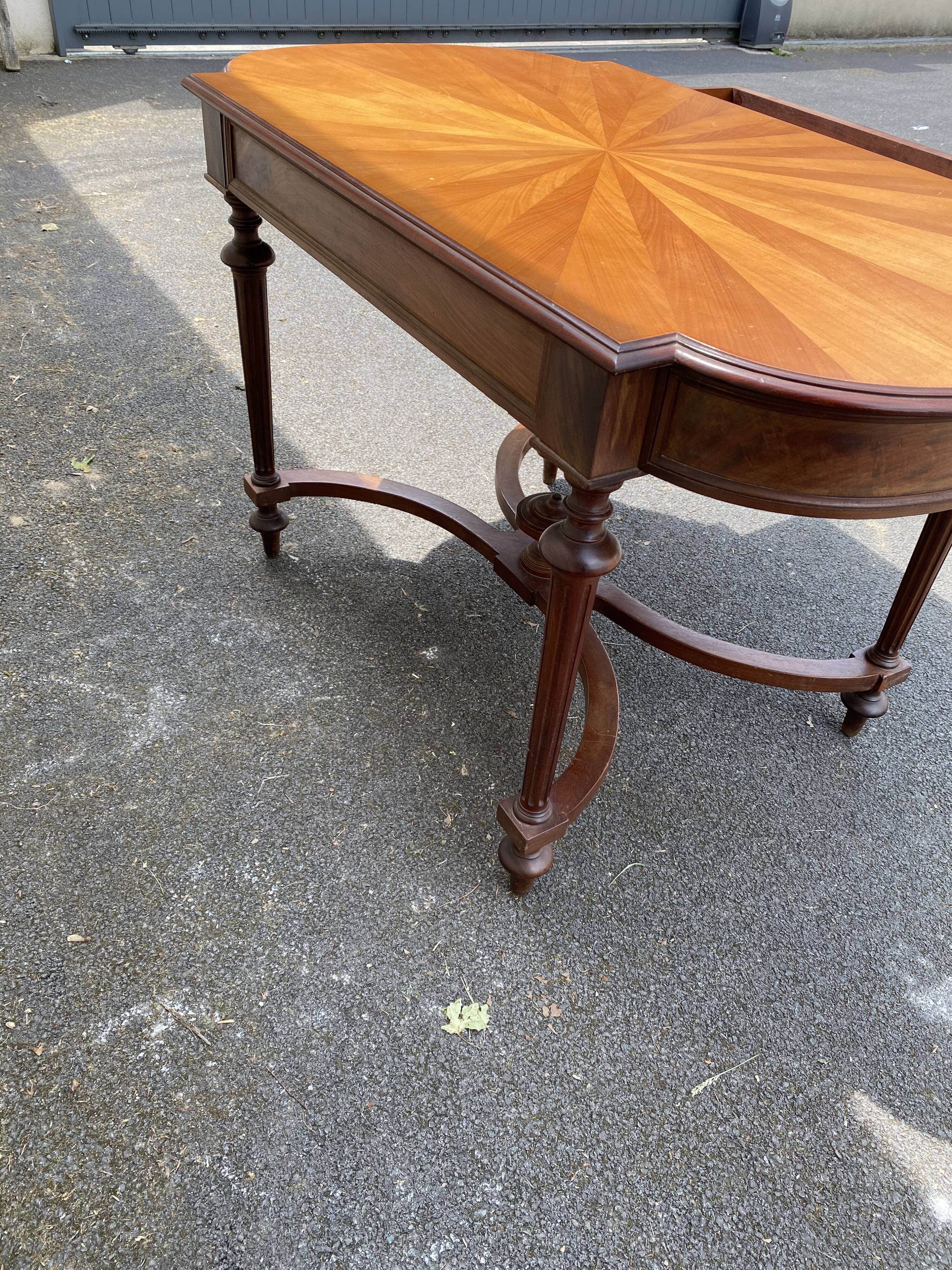 Middle table office 1900