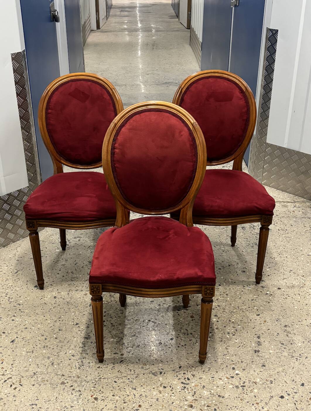 Lot 3 chaises médaillon