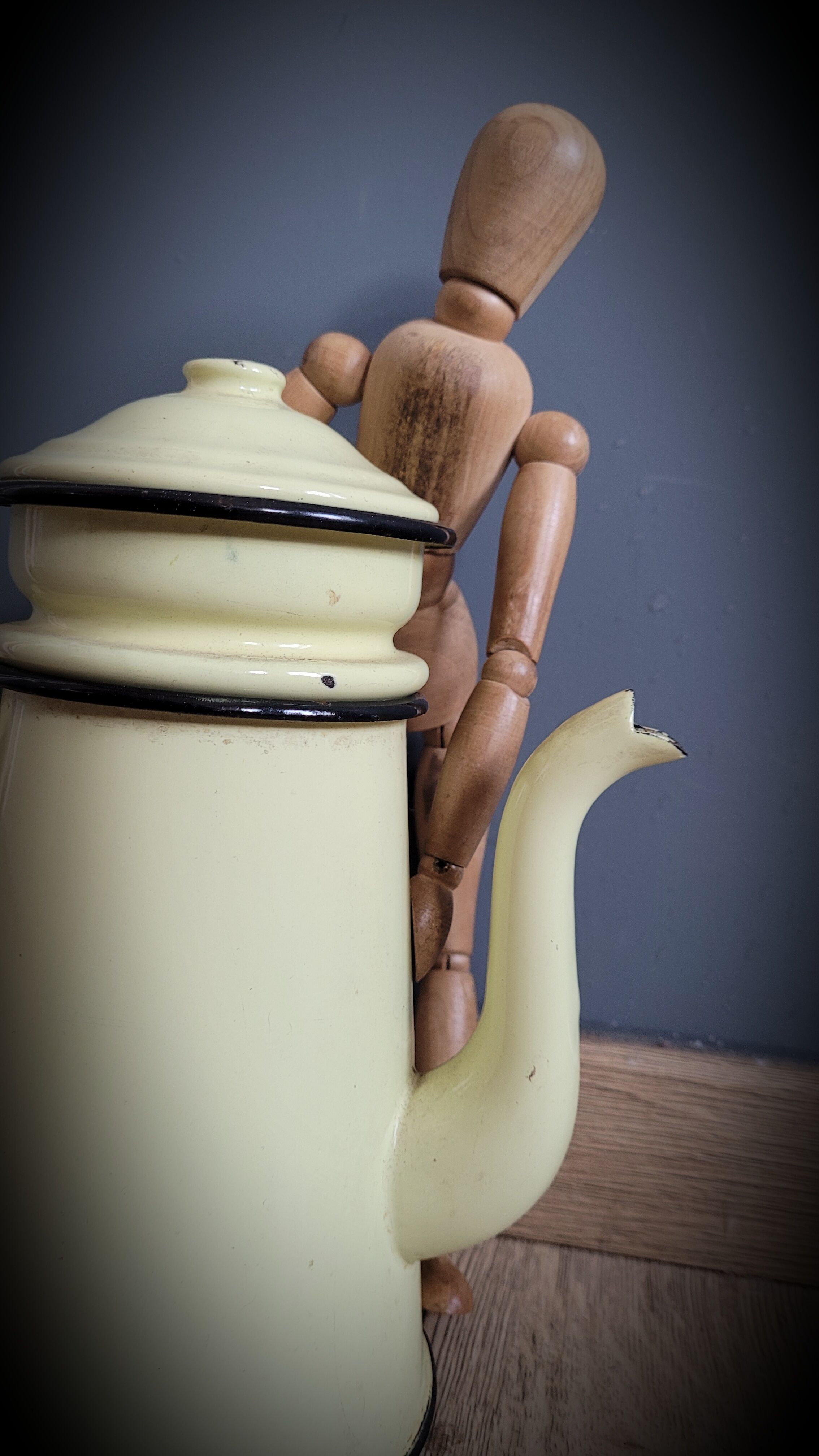 Enamelled yellow coffee maker