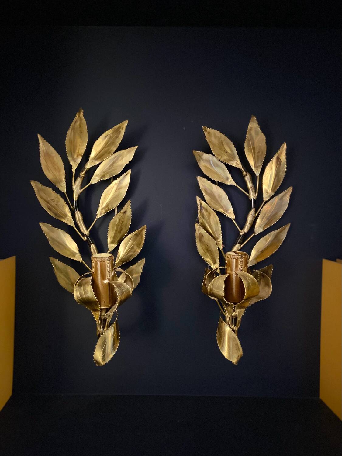 Pair of "Maison FlorArt" gilded metal wall lights - circa 1960.