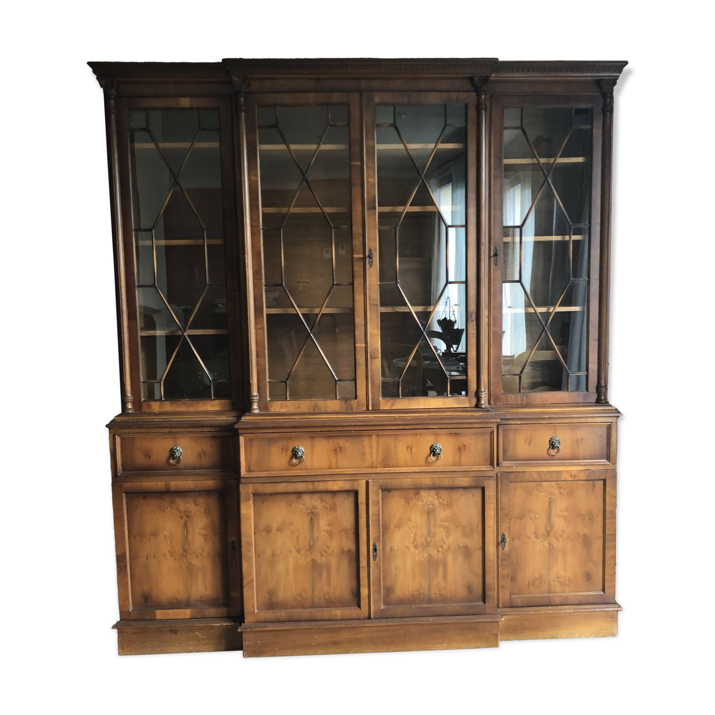 English-style display cabinet/library