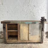 Workshop establishment with doors