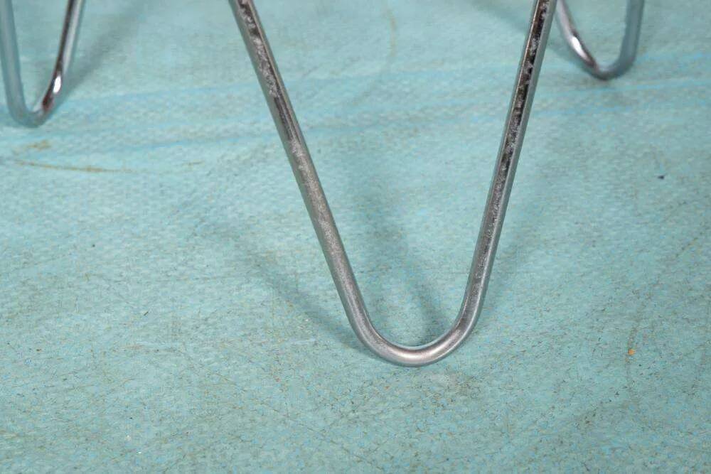 Hairpin stool in 1970s space style, fluffy stool