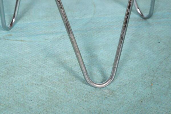 Tabouret pinces à cheveux du style spatial des années soixante-dix, tabouret duveteux