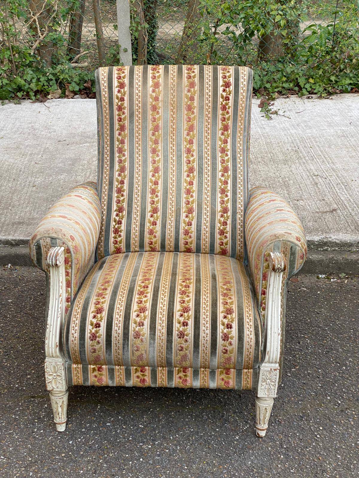 2 Louis XVI bergère armchairs in solid wood with beige and blue embroidered fabric.
