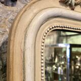 Miroir à fronton sculpté, stuc et bois peint de style Napoléon III - début