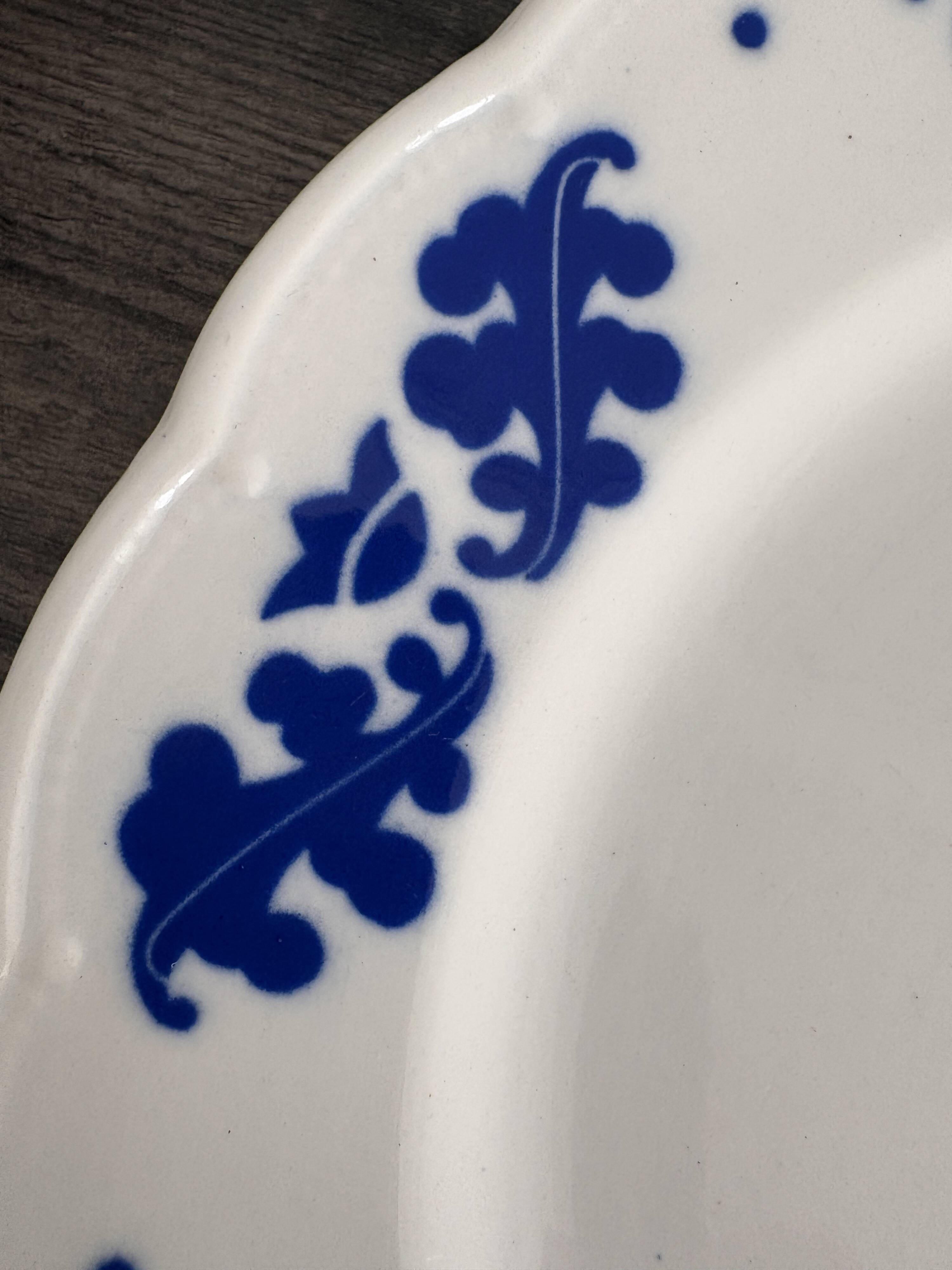 Set of 5 boch la louvière dinner plates