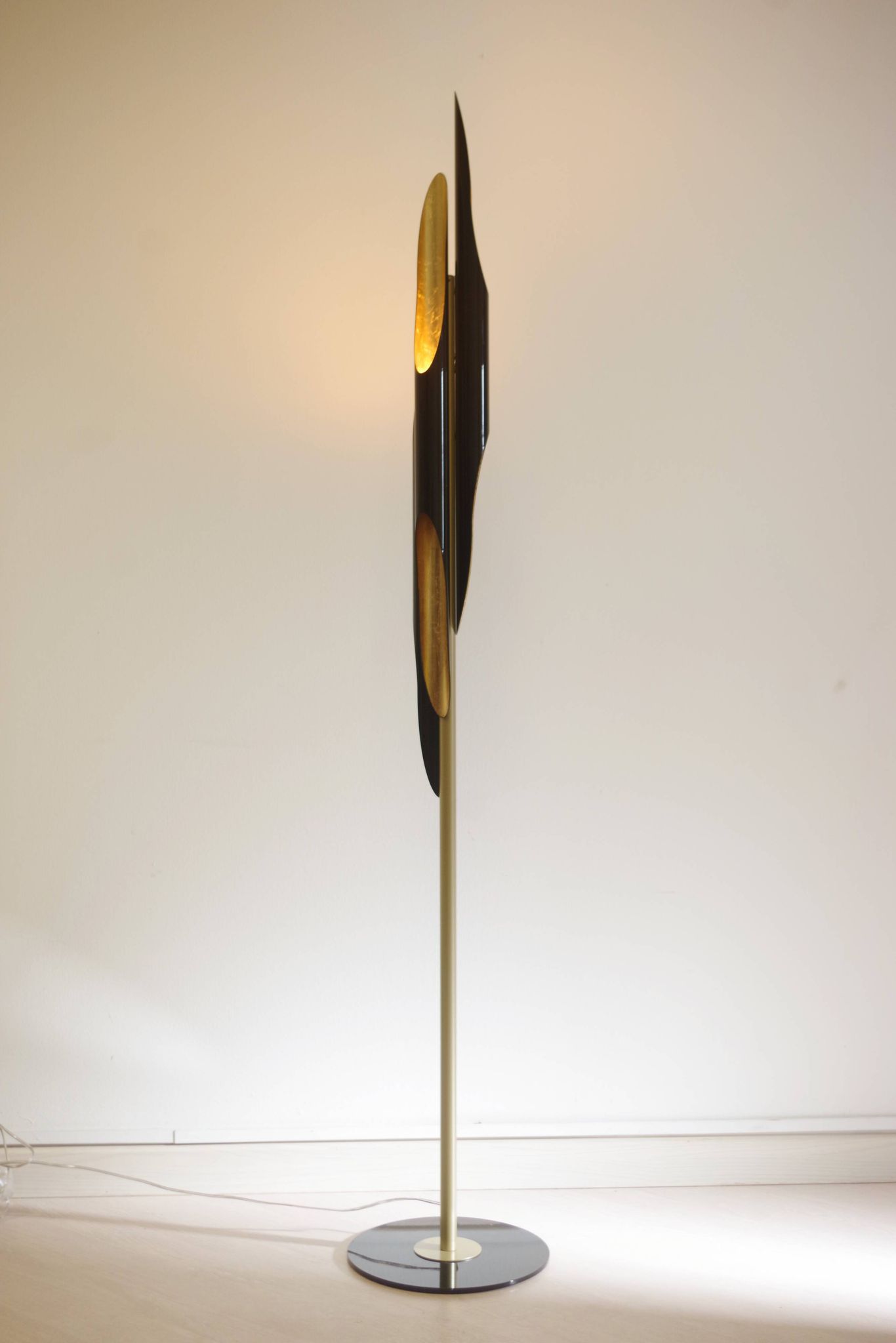 Lampadaire Coltrane - Éclairage de luxe moderne en laiton et noir mat