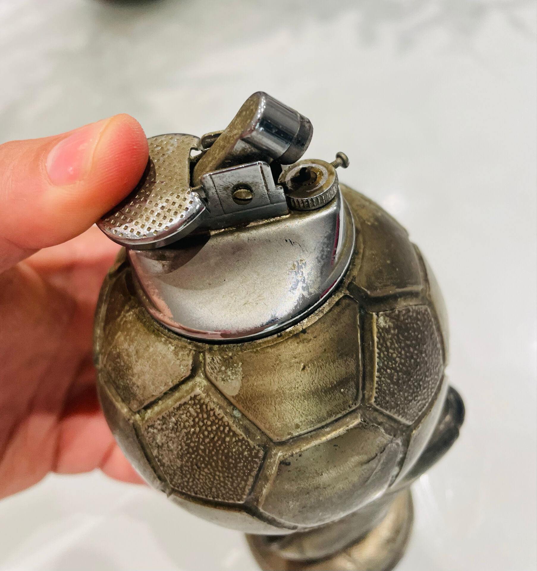 Briquet ballon de foot année 90