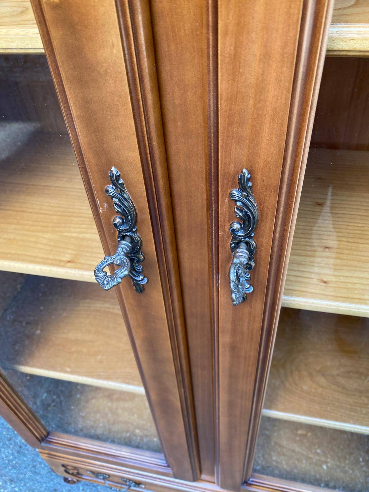 Louis XV display cabinet in solid wood from the 1970s.