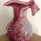 Vase en verre soufflé main nuance rose à décor sculptural de feuilles