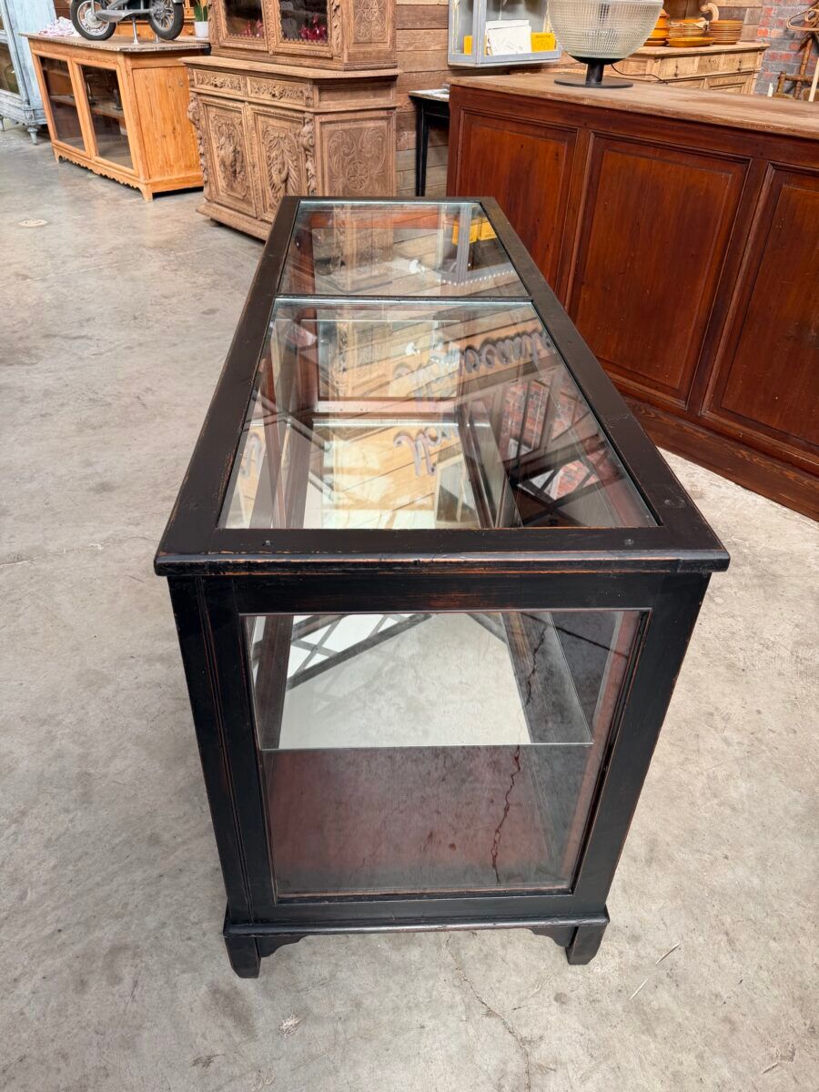 Showcase counter from the early 20th century.