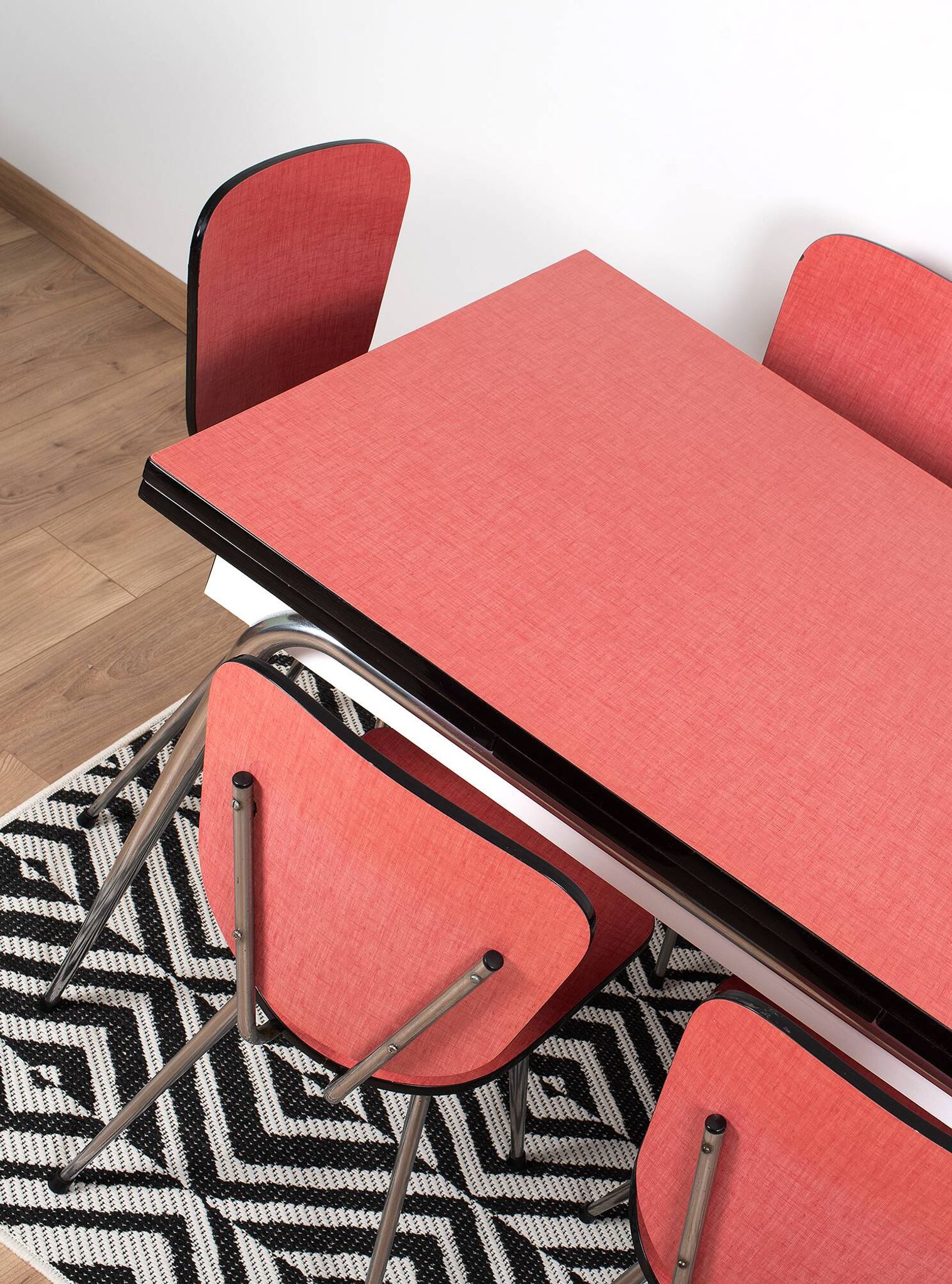 Extendable table and 6 chairs in Formica and stainless steel, brand FURANIA EUROPALU
