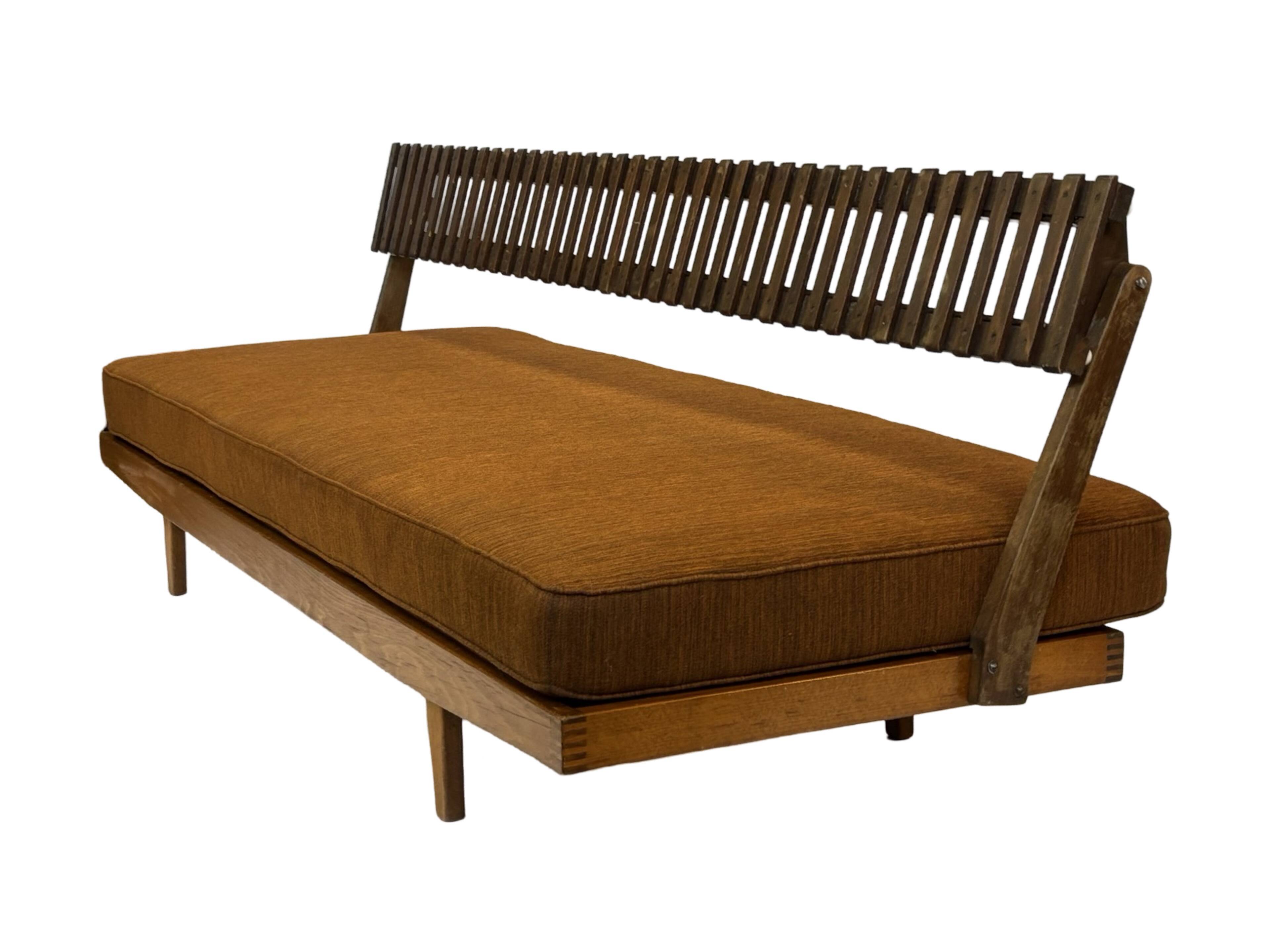 Mid-century daybed with removable backrest in oak 50's design