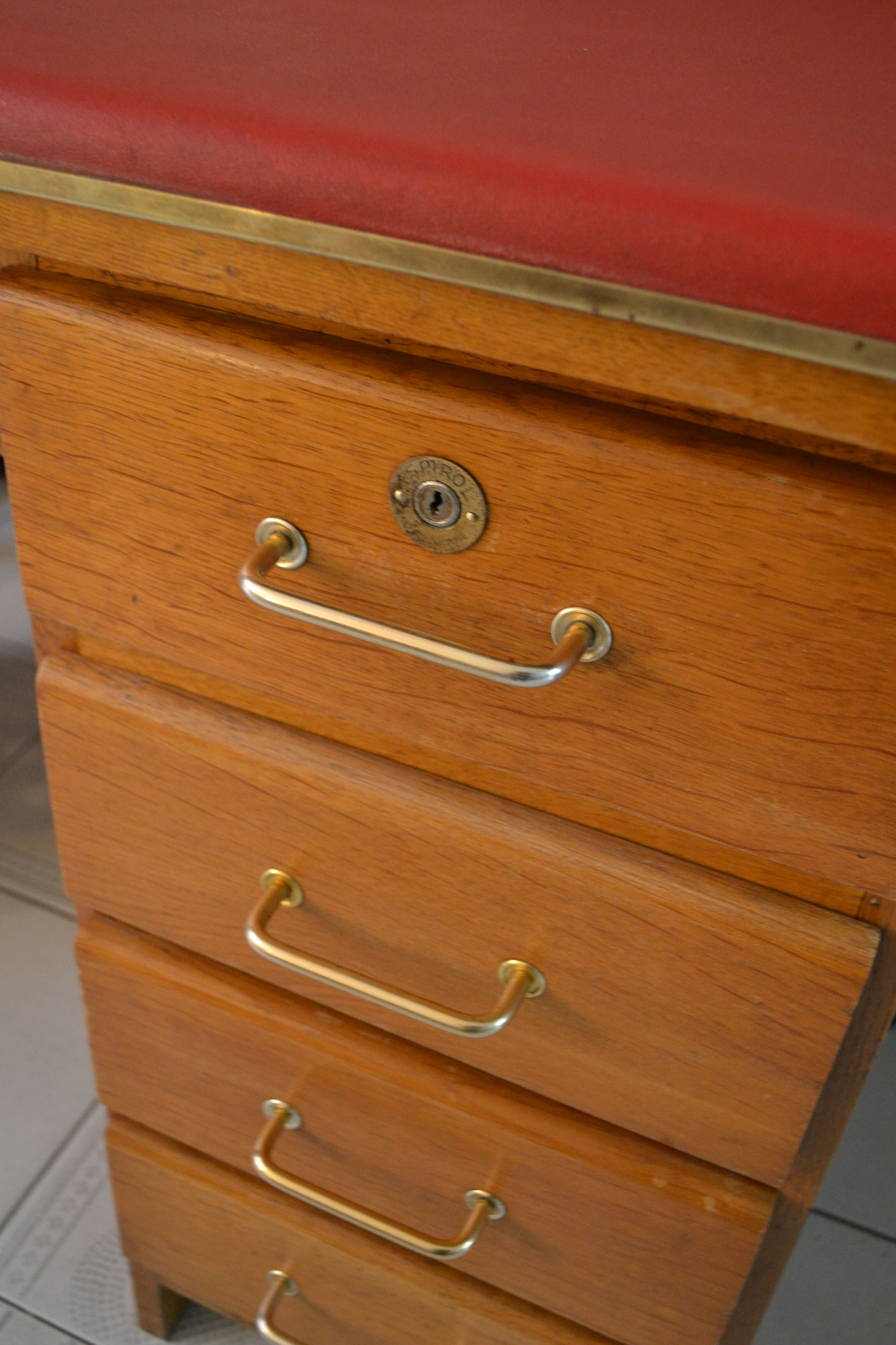 Bureau vintage 4 tiroirs marque Spirol