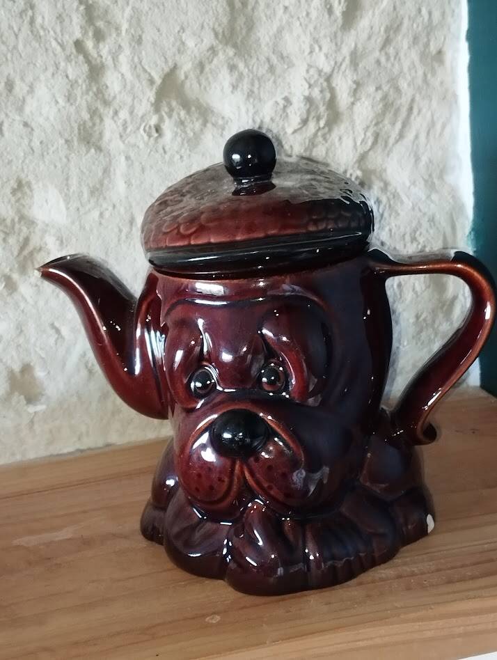 Vintage figurative teapot dog detective – English ceramic – 1960s