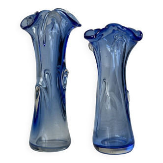 Duo de vases cobra en verre épais bleu, style Murano, faits main