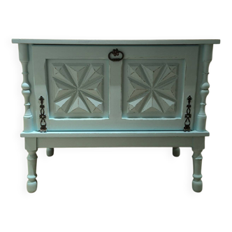 Small chest of drawers