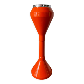 1970's Italian ashtray in mandarin orange plastic with its Space Age tulip foot