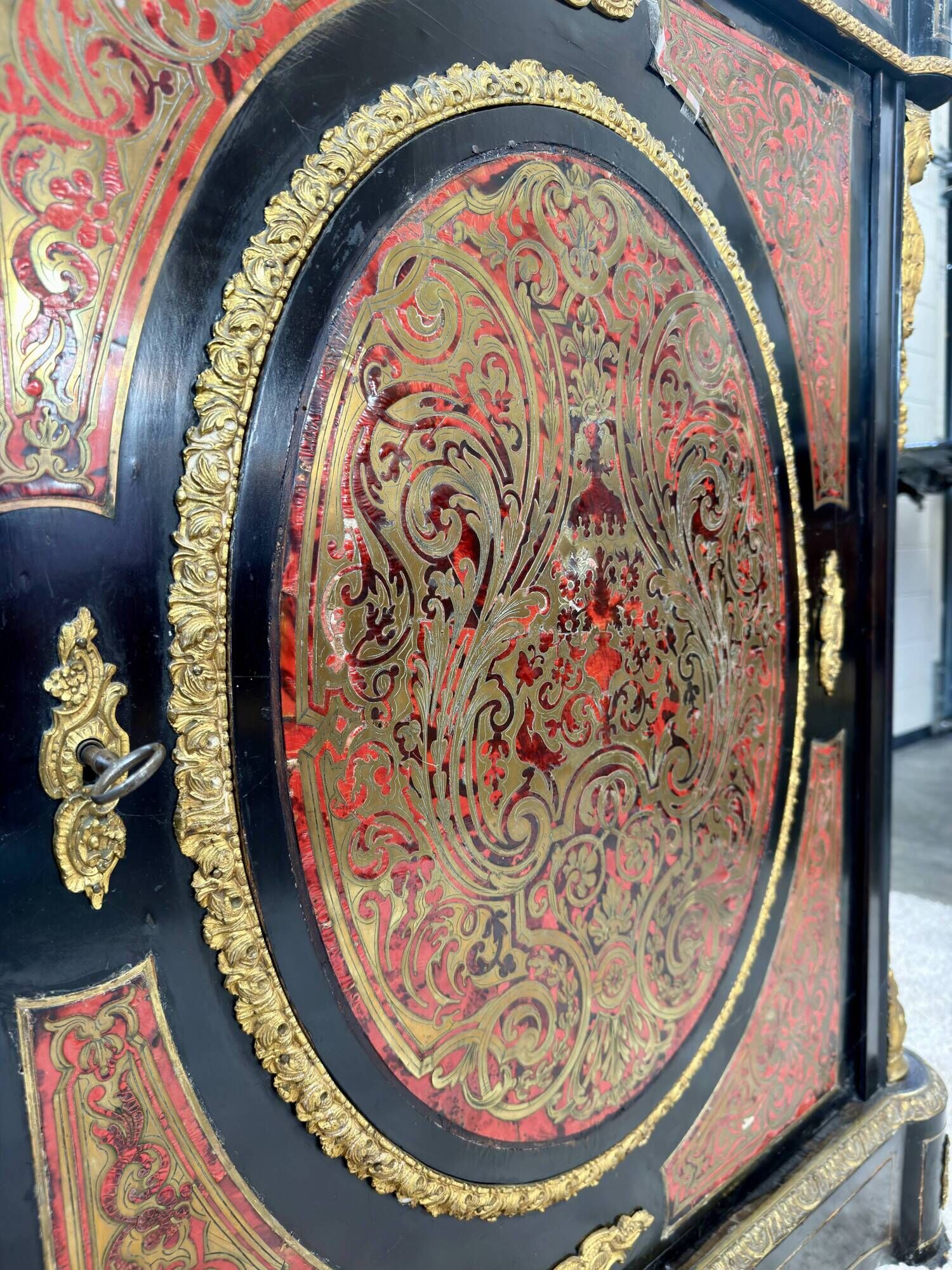 Meuble d’appui Napoléon III en marqueterie Boulle, bronze et marbre