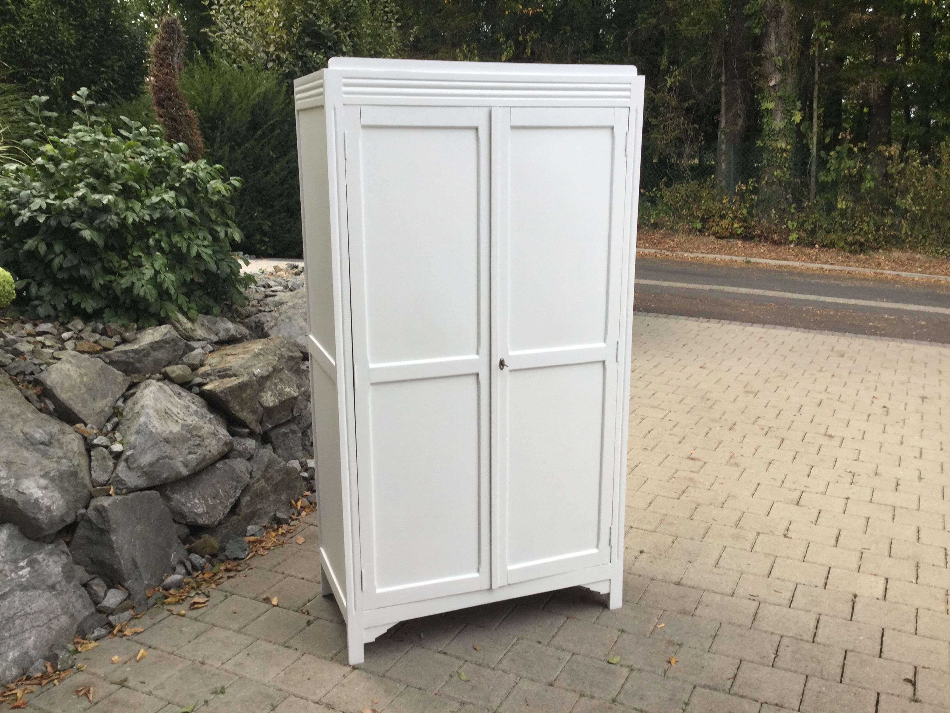 Armoire parisienne blanche