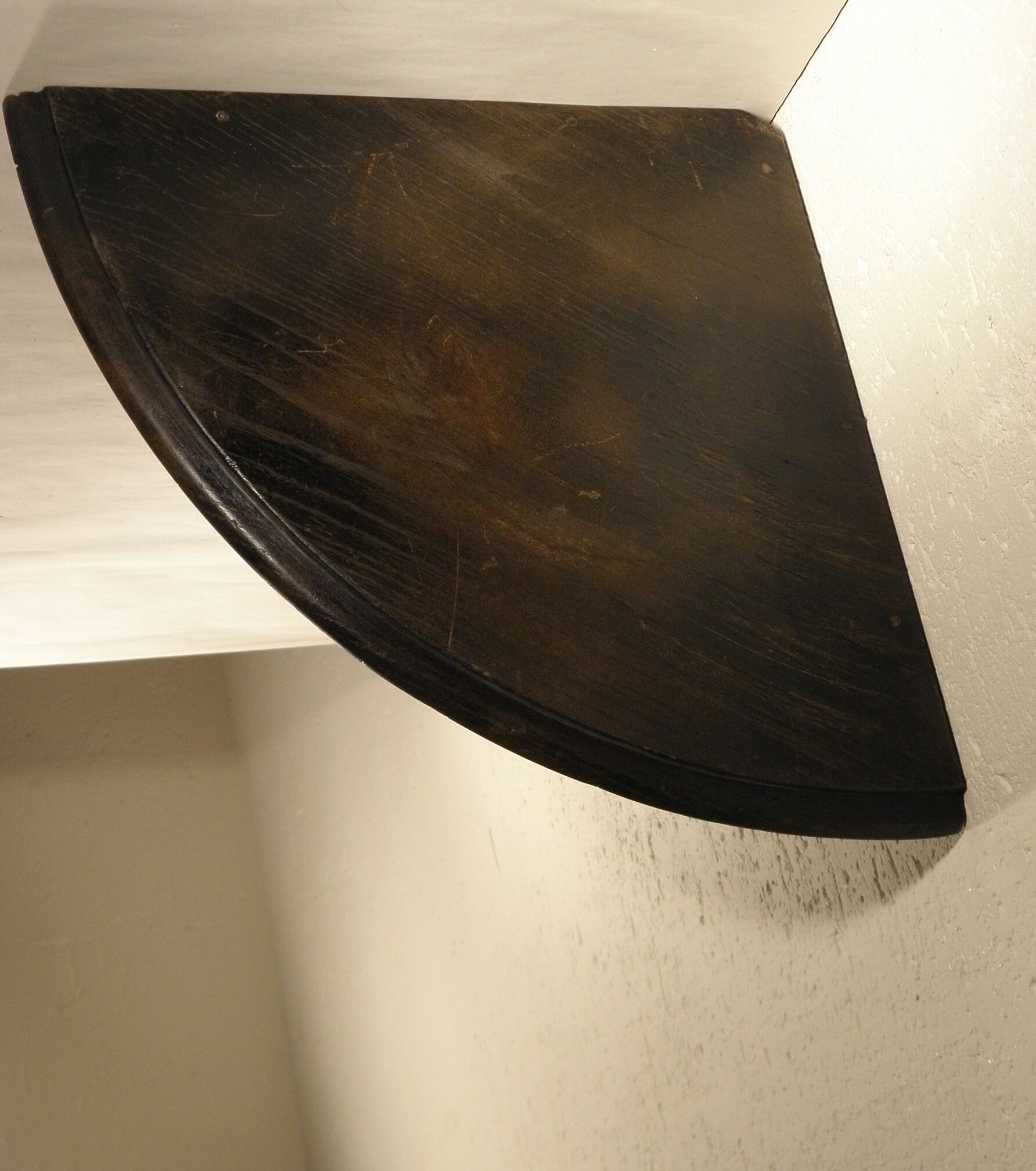 Corner wall console 52 x 36 cm