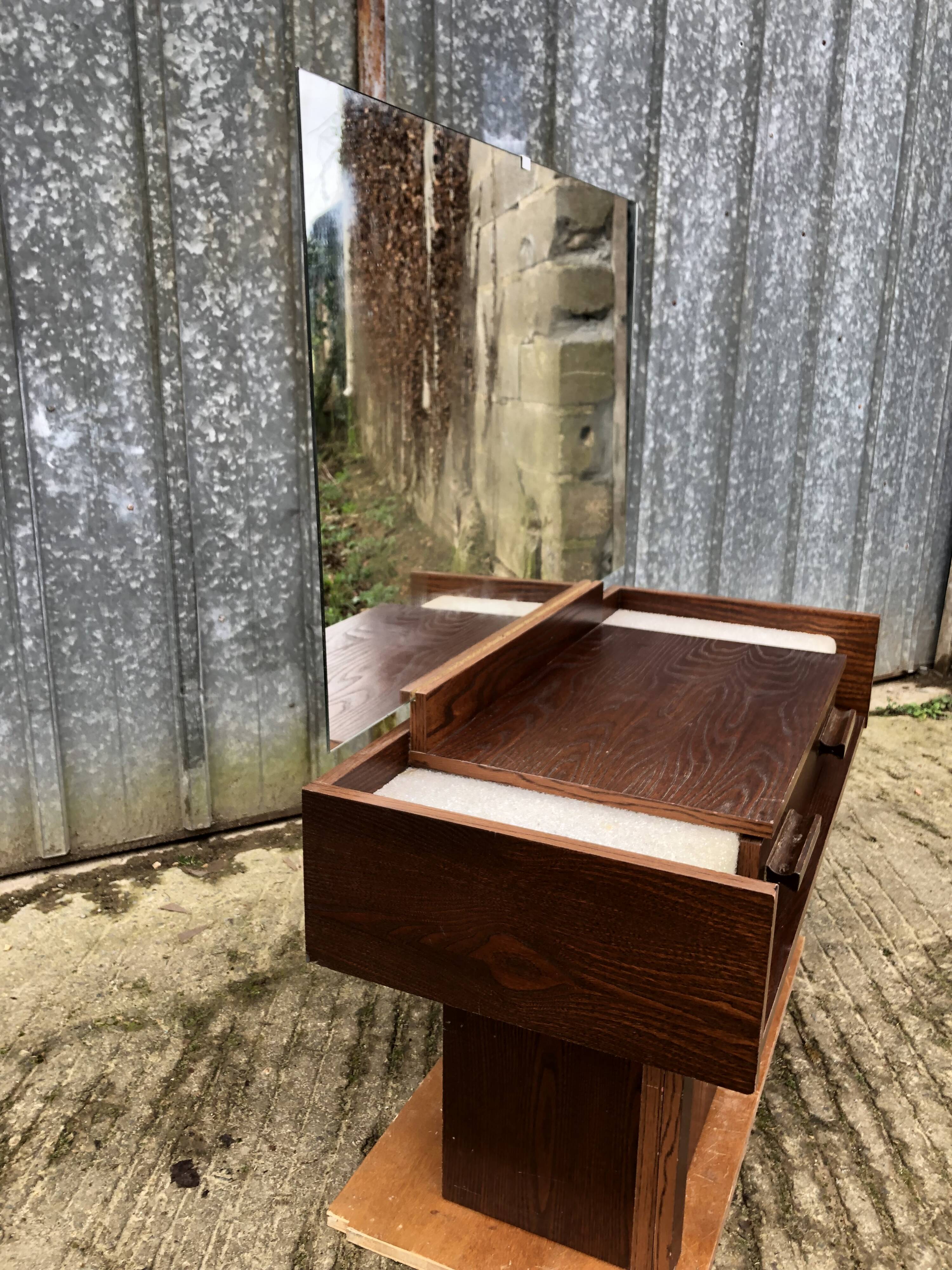 Vintage elm veneer dressing table with 1 drawer and 2 resin lamps.