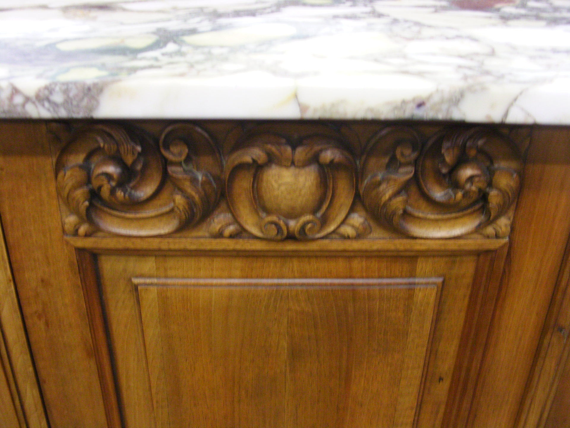 Buffet / Carved Wooden Vaisselier with Mirror and Marble