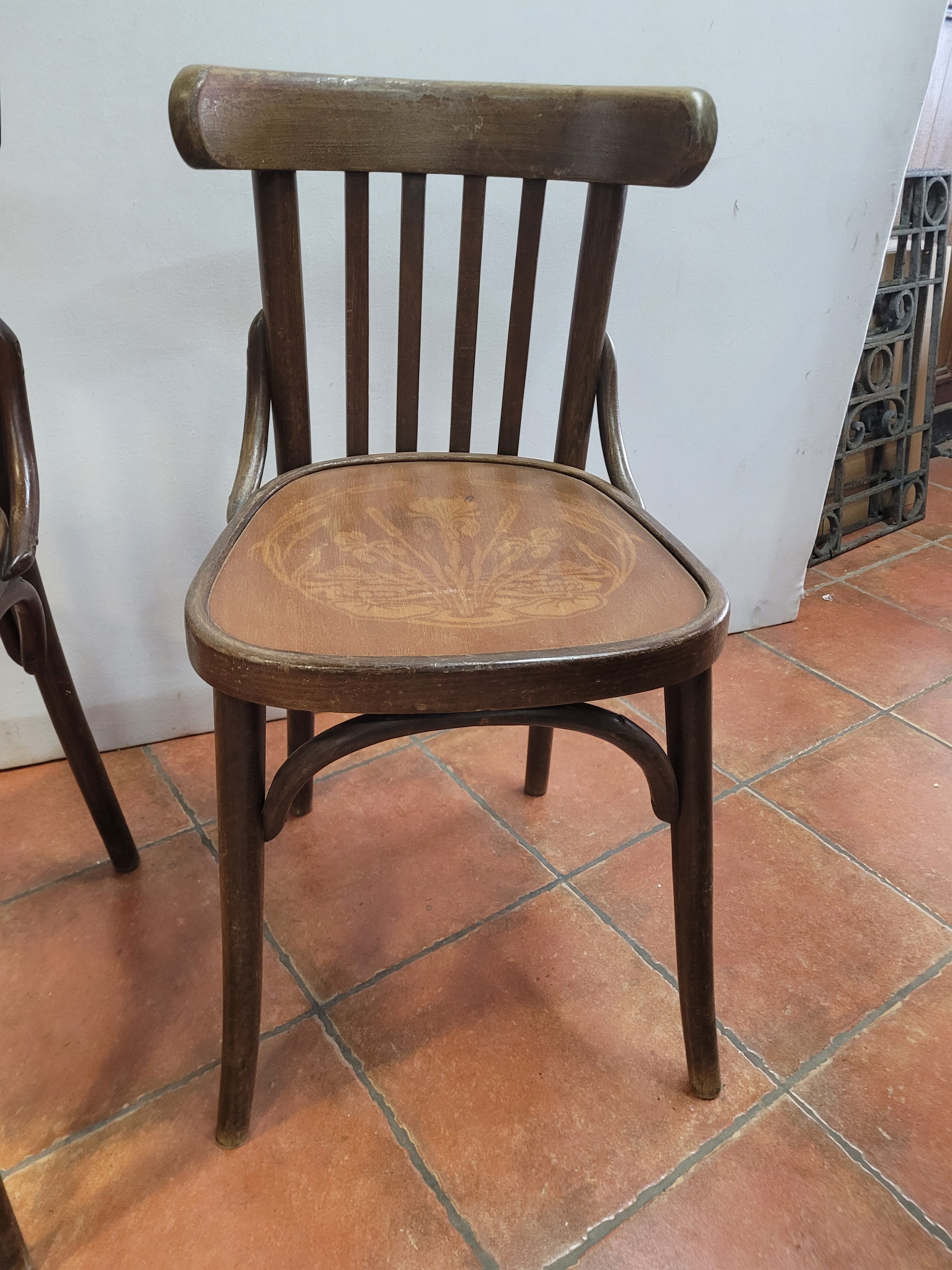 Paire de chaises de bistrot anciennes déco sur le dessus 8