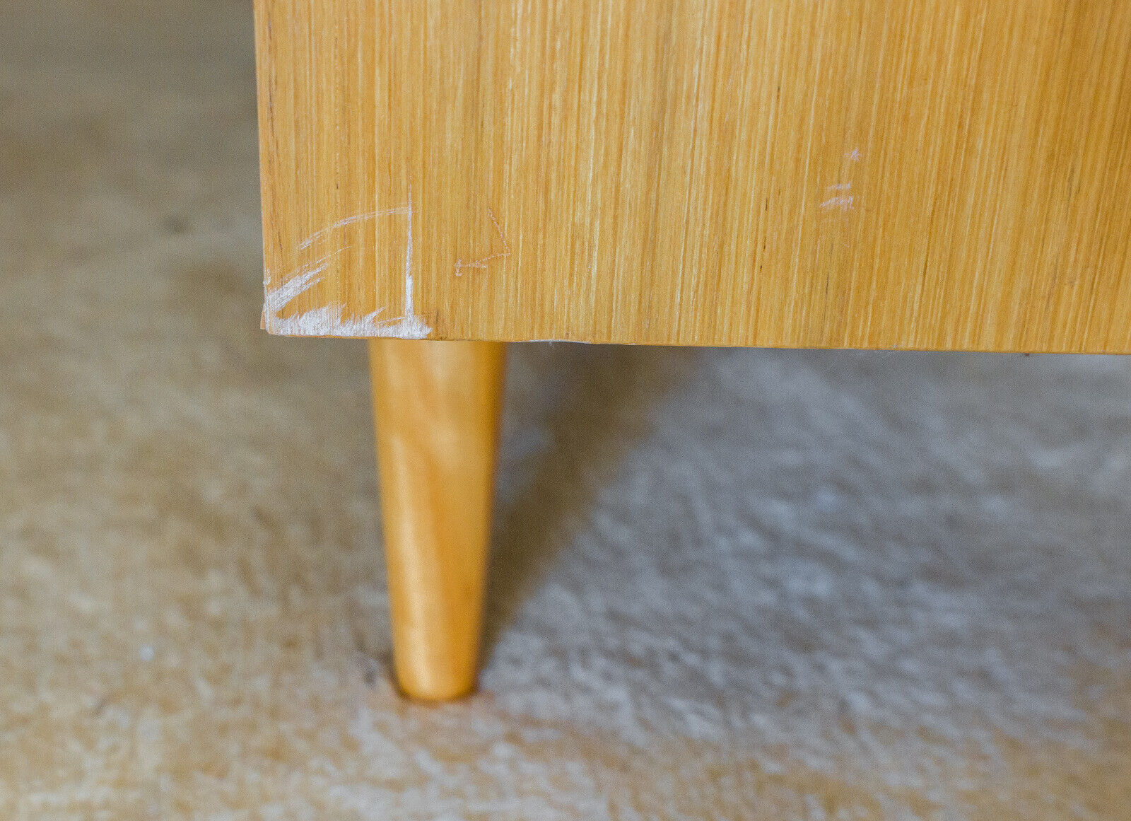 Light wood chest of drawers 4 drawers 1960 Spindle legs