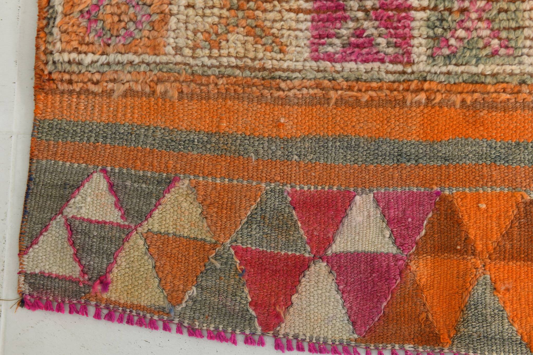 Tapis runner bohème aux motifs naïfs, palette douce et vibrante, 86x309Cm
