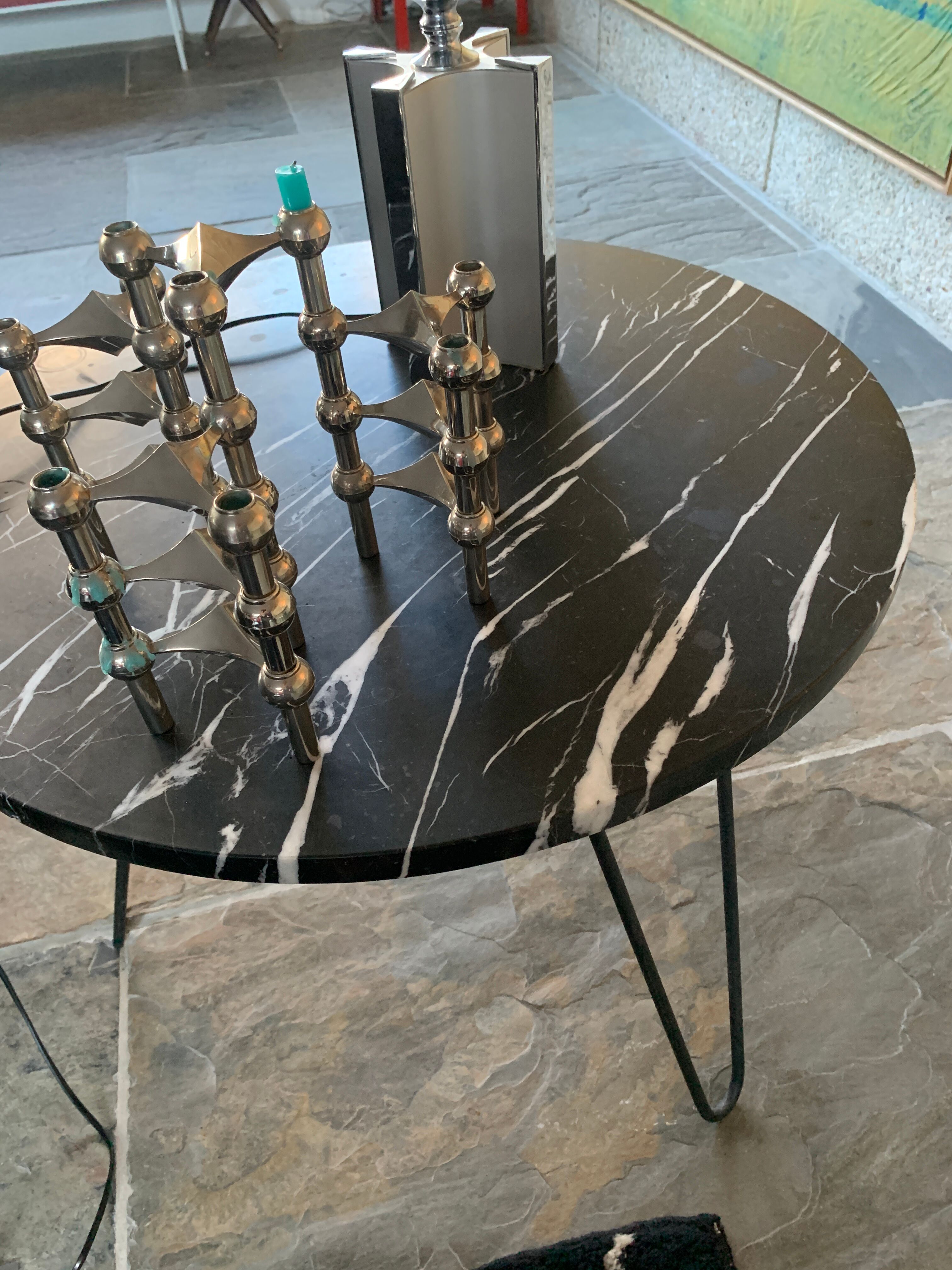 Table d'appoint en marbre et fer forgé