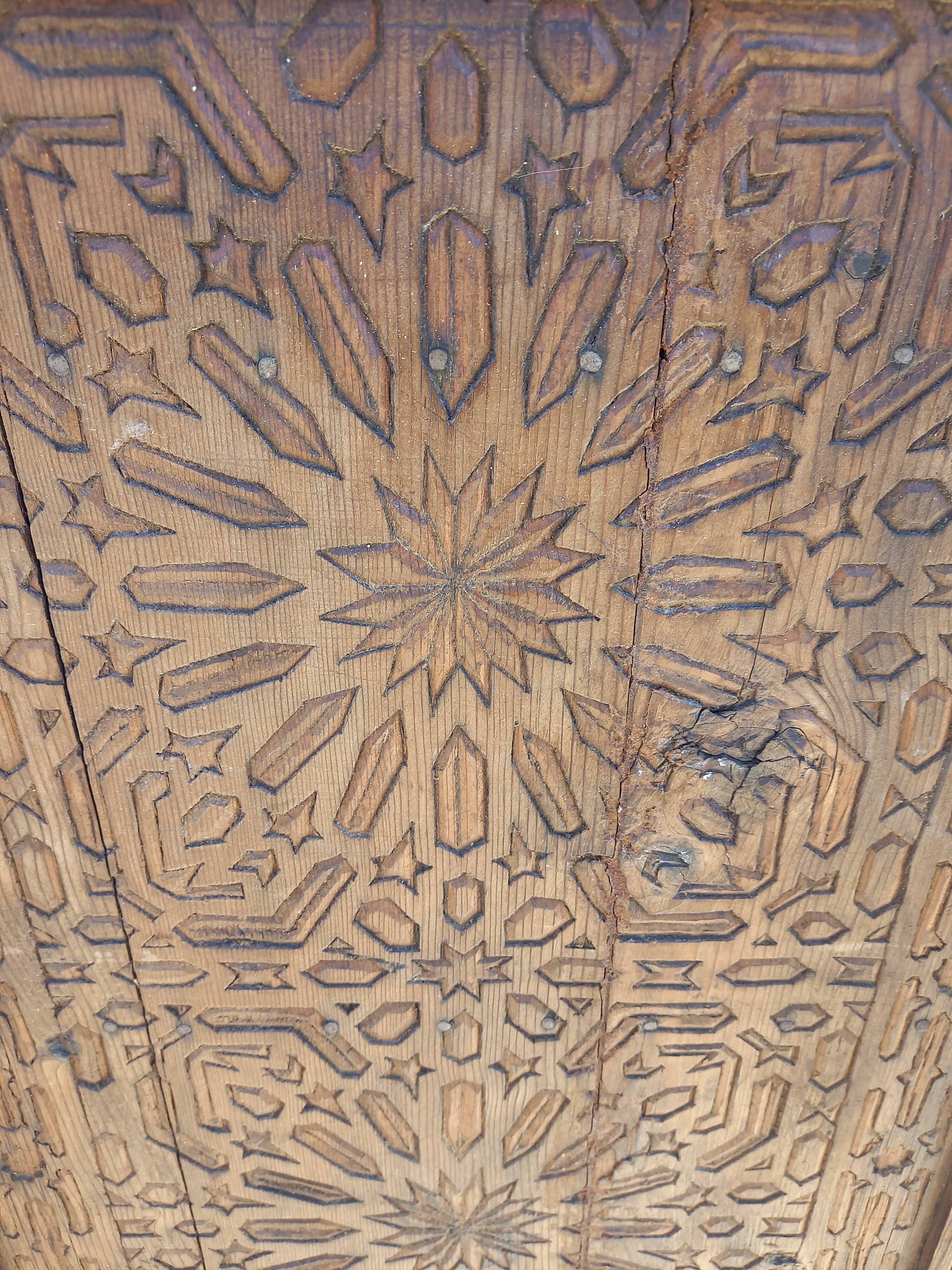 Panneau de bois sculpté ancien