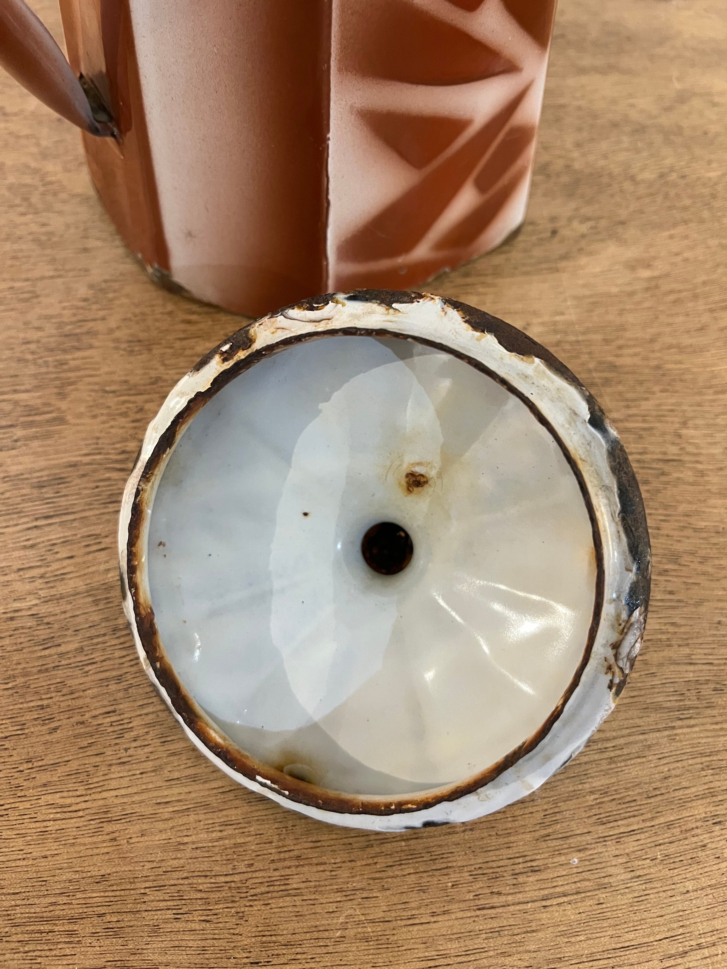 Cafetière émaillée art déco