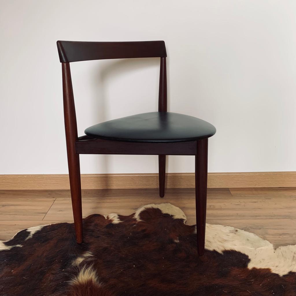 Ensemble de quatre chaises tripodes par Hans Olsen pour Frem Rojle