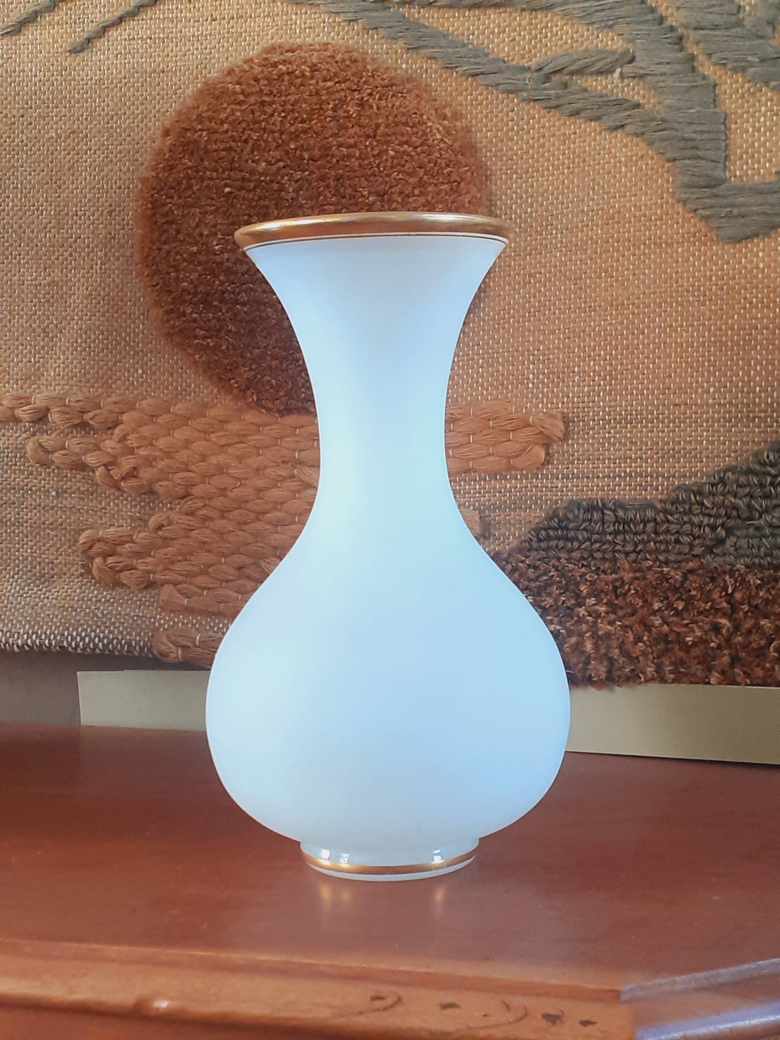Vase en opaline et dorure début XIX ème