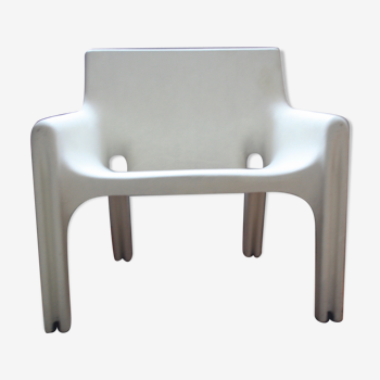 Vicaro armchair  by Vico Magistretti for Artemide